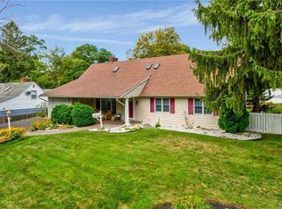 12 Berkshire Ct, Huntington Station, NY 11746