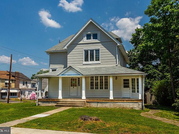 3rd image of 307 Oak Ave