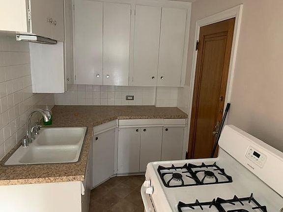 4th image of 4301 E Batavia Pl #2
