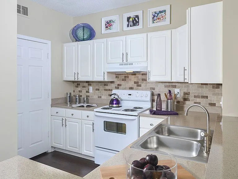 Brookside Park Apartments — Photo 4