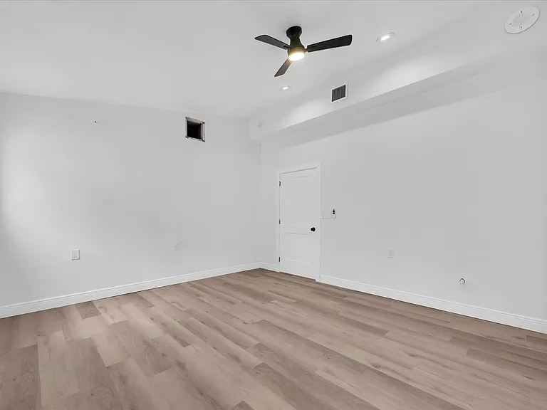 3811 Huntington St NE — Photo 17