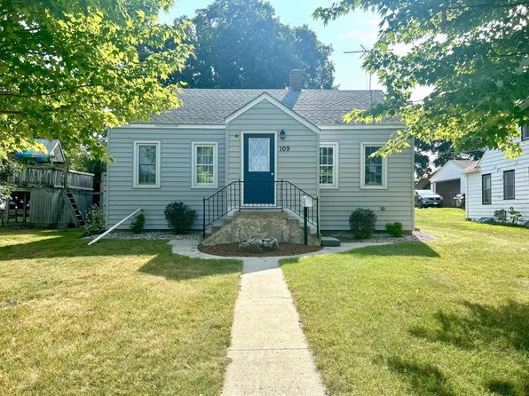 109 4th St NE, Montgomery, MN 56069