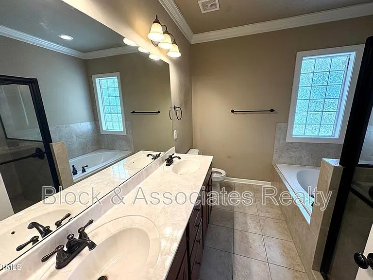 1321 Center St — Photo 6