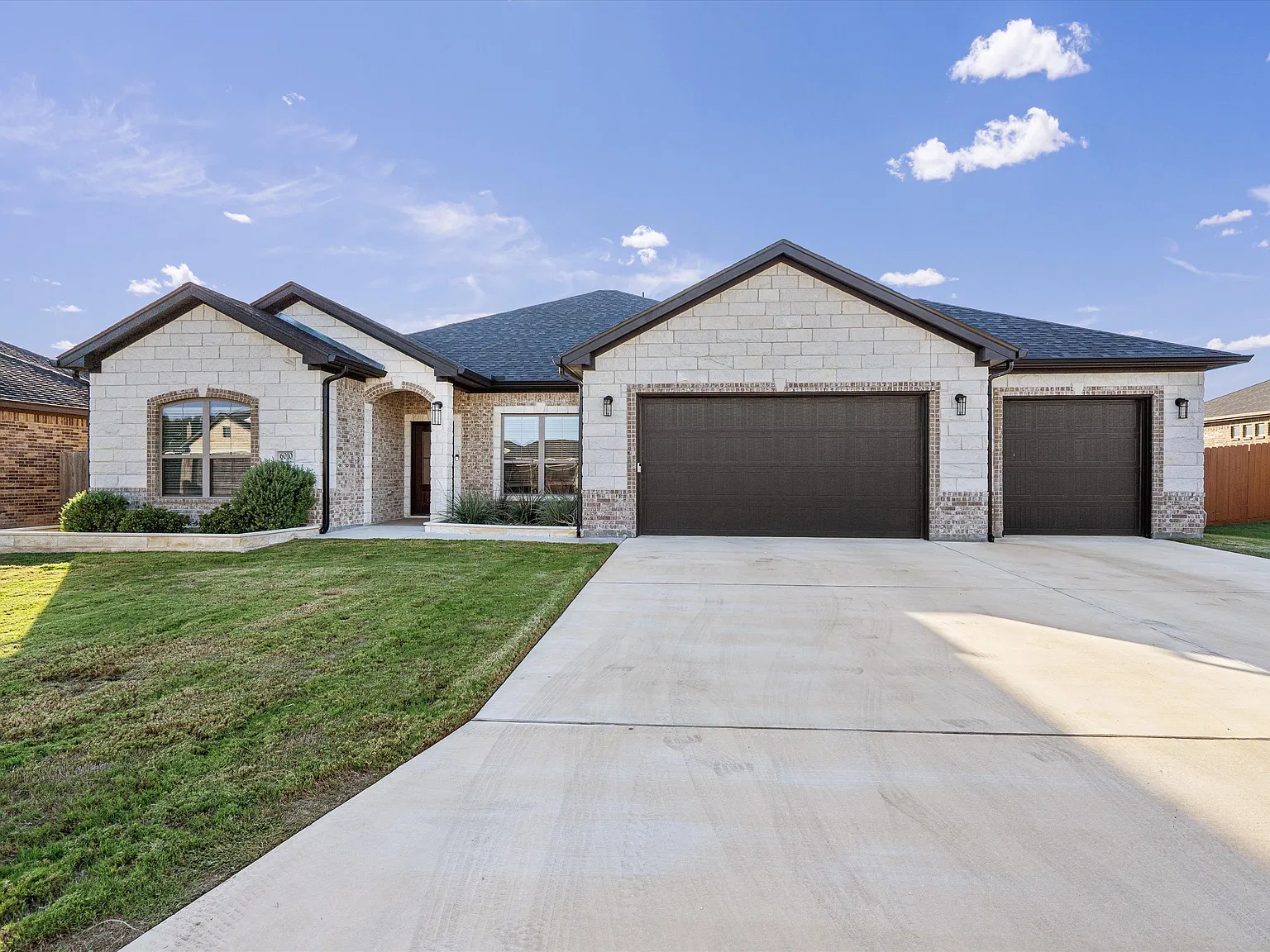 4 bed, 2280 sqft, $3,200 — Photo 1