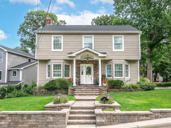 30 Waverly Street, Glen Head, NY 11545