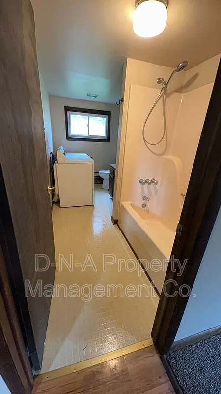 1 bed, 1.5 bath, 820 sqft, $1,350 — Photo 4