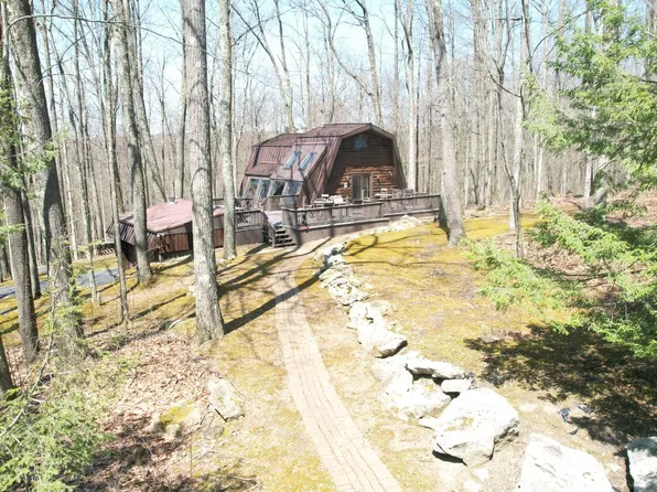 516 Red Sail Rd, Du Bois, PA 15801