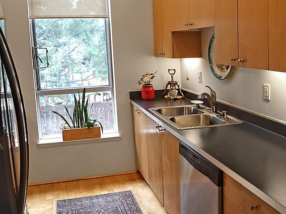 Dual sinks / dishwasher