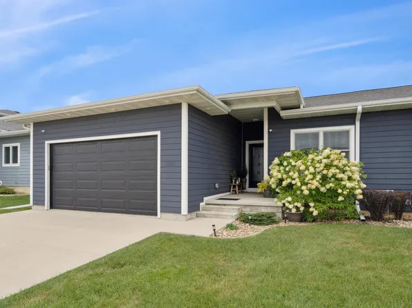 339 Golden Ln, Cedar Falls, IA 50613