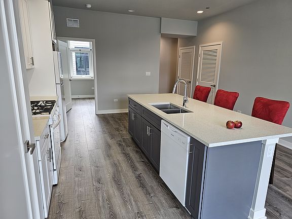3rd image of 2807 S Halsted St #409