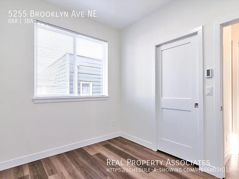 5255 Brooklyn Ave NE — Photo 22