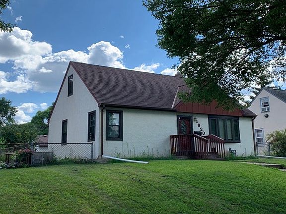 3rd image of 1620 Iowa Ave E