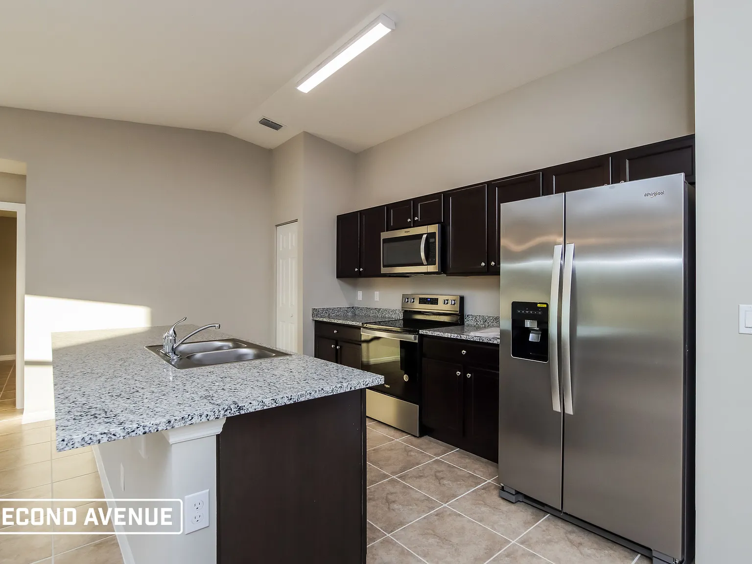 4 bed, 2.0 bath, 1833 sqft, $2,223 — Photo 2