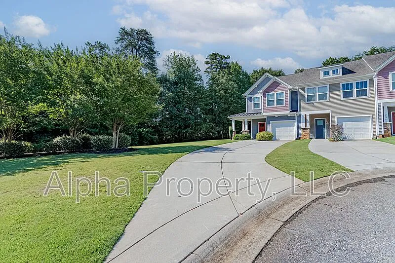3 bed, 2.5 bath, 1560 sqft, $1,750 — Photo 2