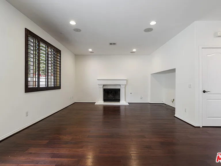 14321 Hortense St — Photo 17