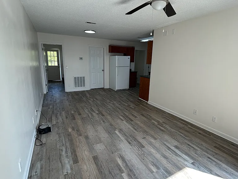 220 Anthony Ln #D — Photo 2