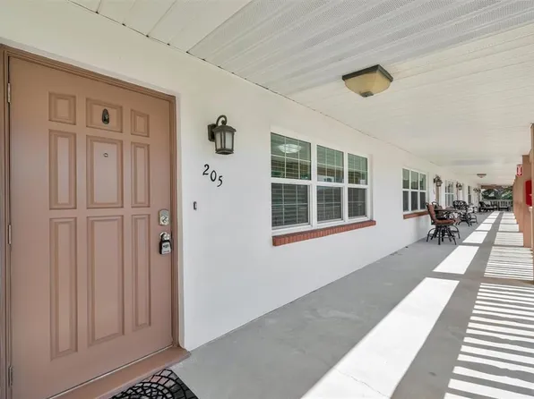 650 Pinellas Point Dr S APT 205, Saint Petersburg, FL 33705