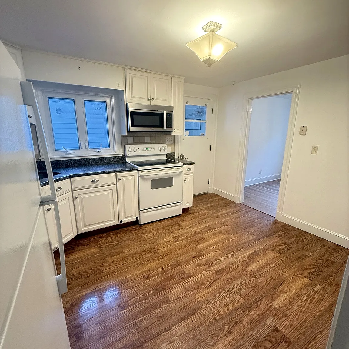 3 bed, 1203 sqft, $3,700 — Photo 1