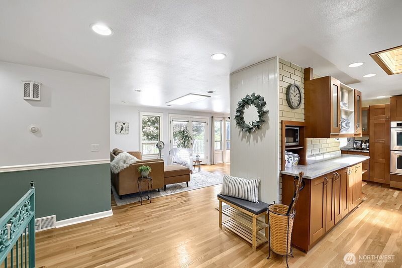 4th image of 6332 NE 196th Street