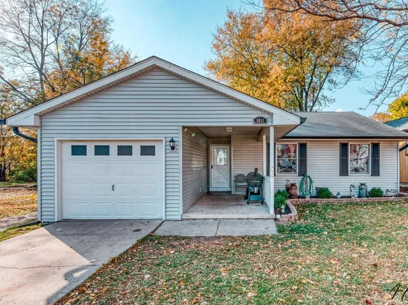 9811 Saint Albans St, Hebron, IL 60034