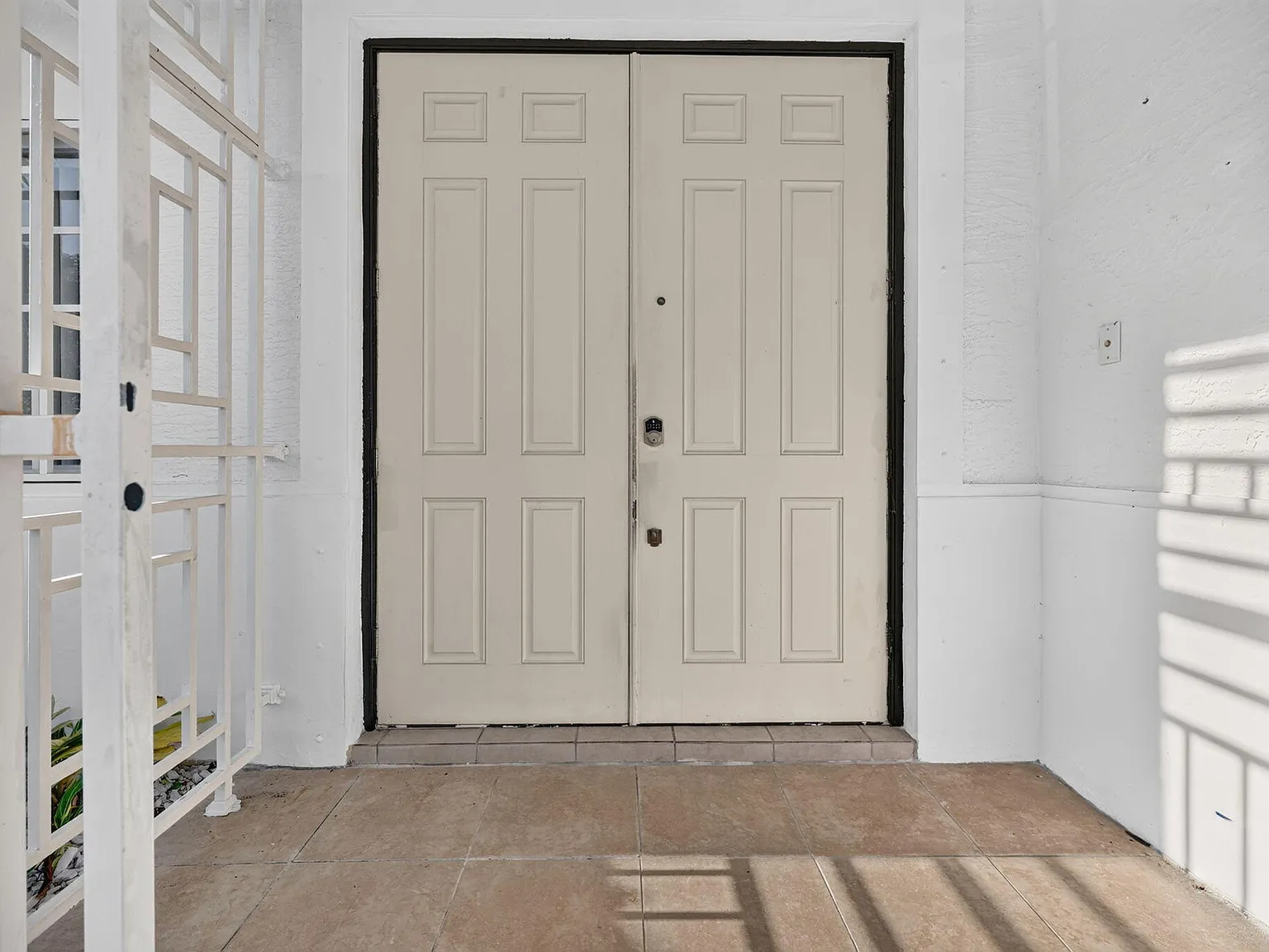 3 bed, 2.0 bath, 1641 sqft, $3,150 — Photo 3