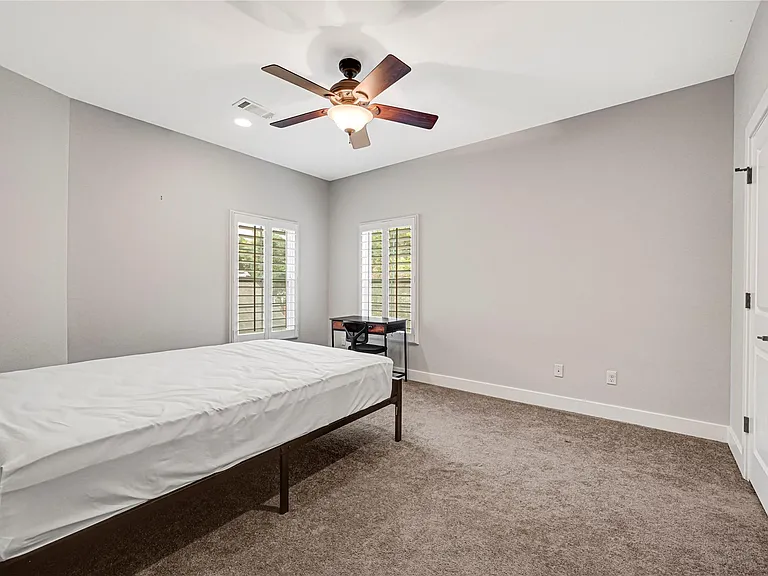 11218 Gallant Ridge Ln — Photo 12