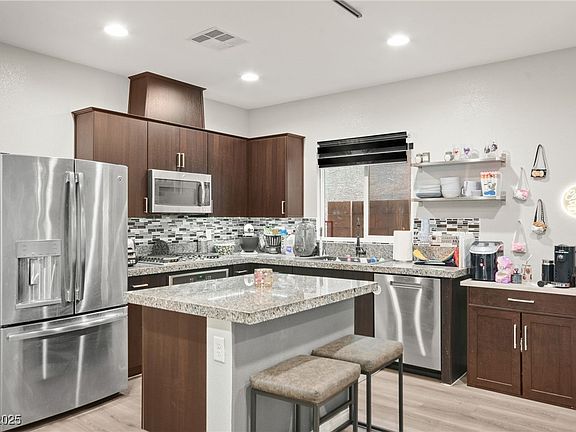 3rd image of 6989 Walden Park St