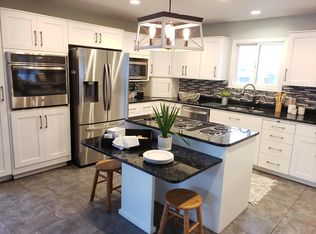 1940 10th St NW, Minot, ND 58703