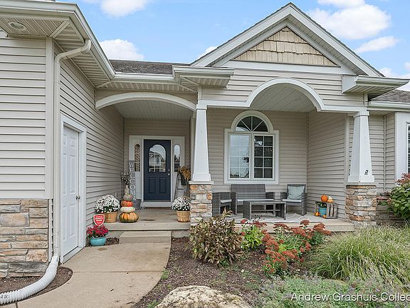 3rd image of 3301 Deep Rose Dr