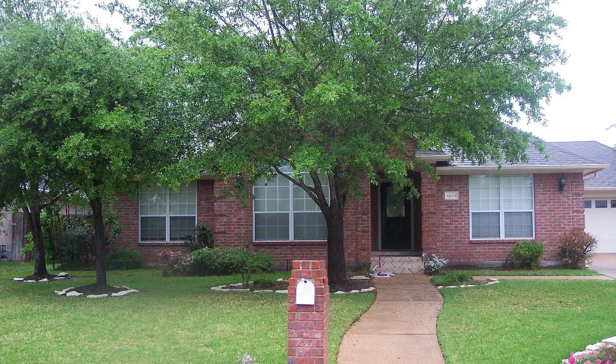 4 bed, 2.5 bath, 2200 sqft, $2,900 — Photo 1