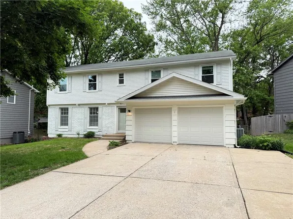 8906 Grant St, Overland Park, KS 66212