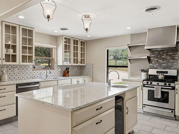 3rd image of 12135 Fitzhugh Rd