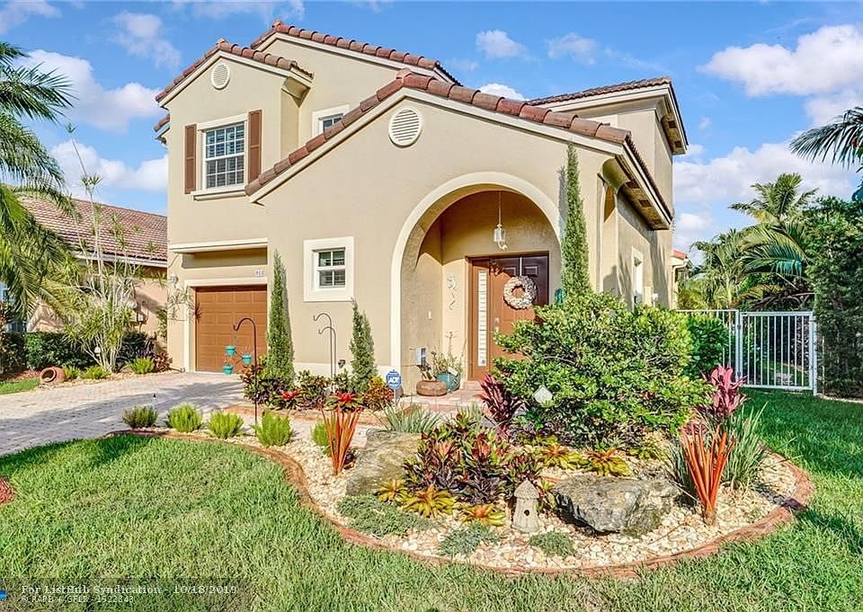 1st image of 913 NW 126th Ter