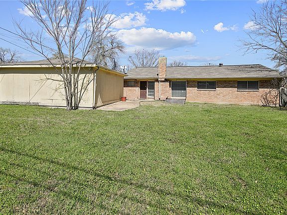 4th image of 1114 Merry Oaks Dr