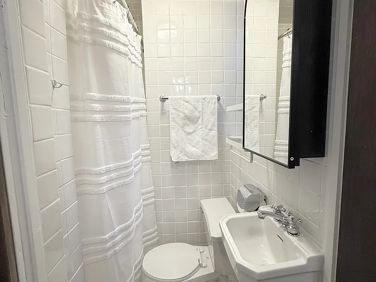 110 Thompson St #4C — Photo 2