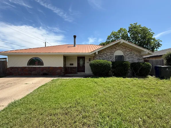 4902 Stagecoach Ln, Garland, TX 75043