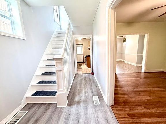 4th image of 2249 Almont St