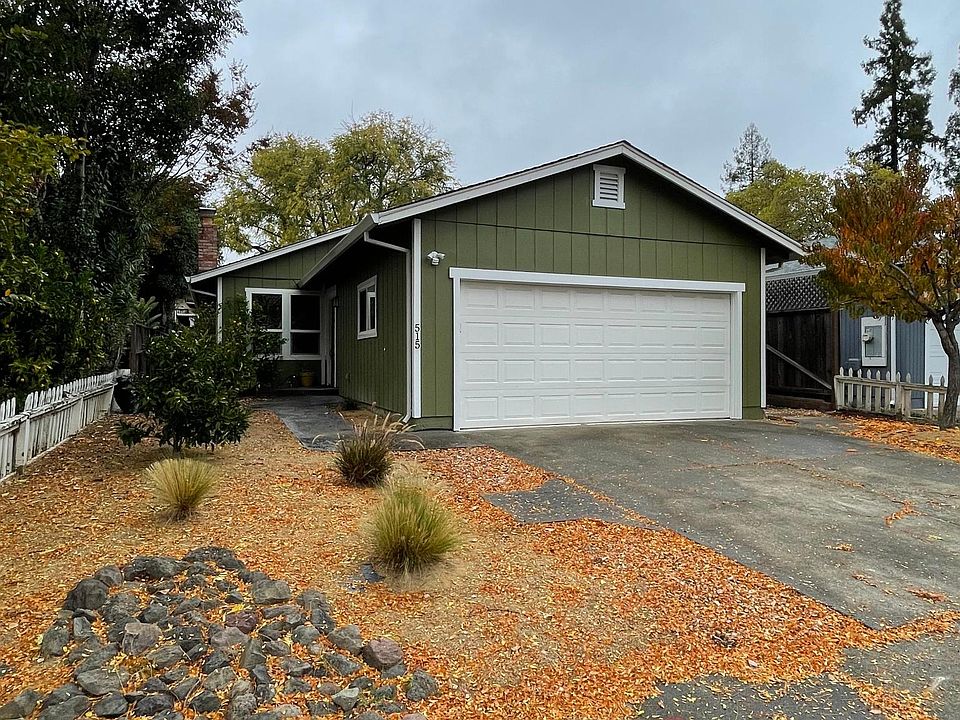 Welcome to 515 Duncan Street! The front yard has wonderful lemon, lime and nectarine trees!