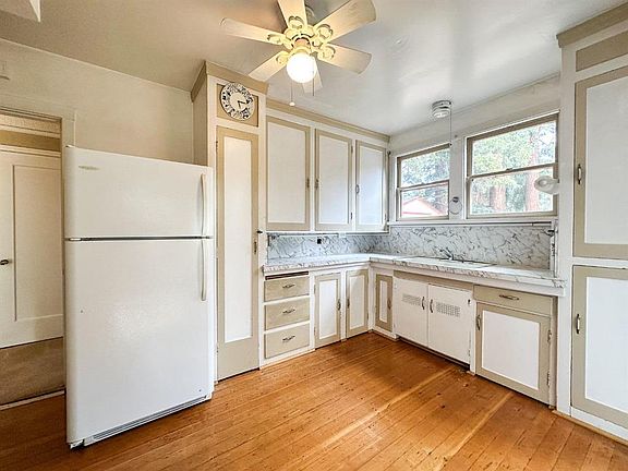 3rd image of 2025 Alma St