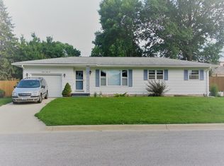 1142 Columbus Dr, Waterloo, IA 50702