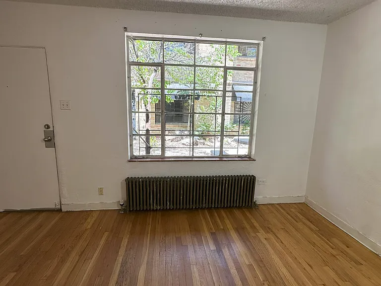 Courtyard on Vine — Photo 12