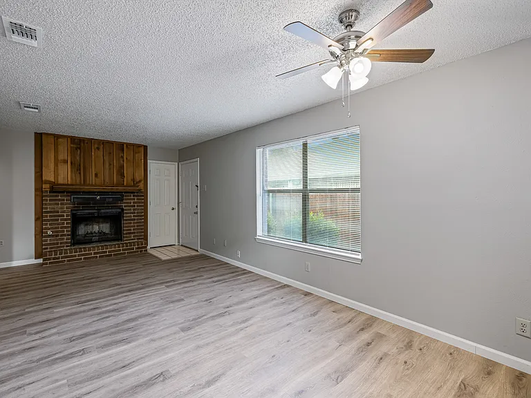 321 Gardenview St — Photo 5