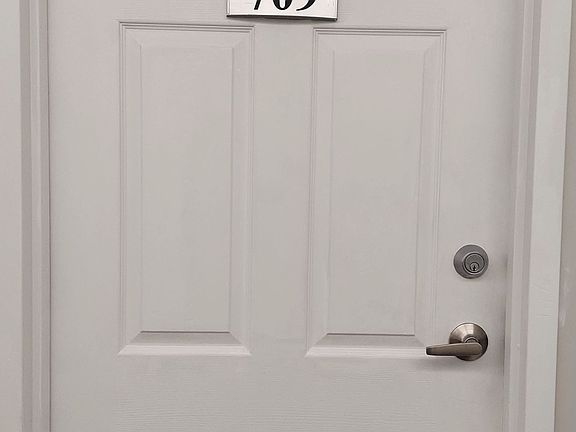 5th image of 15 Maplewood Ave #709