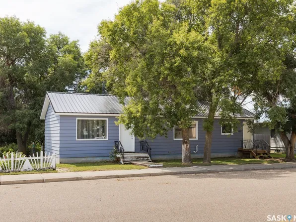 402 Grand Avenue, Luseland, SK S0L 2A0