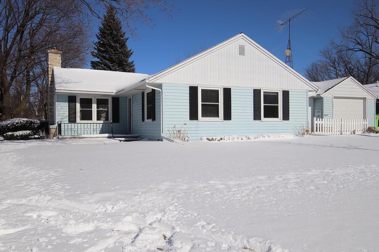2236 Illinois AVE, New Holstein, WI 53061 Zillow