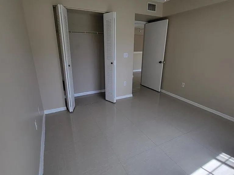 1400 Crestwood Ct S #1402 — Photo 14