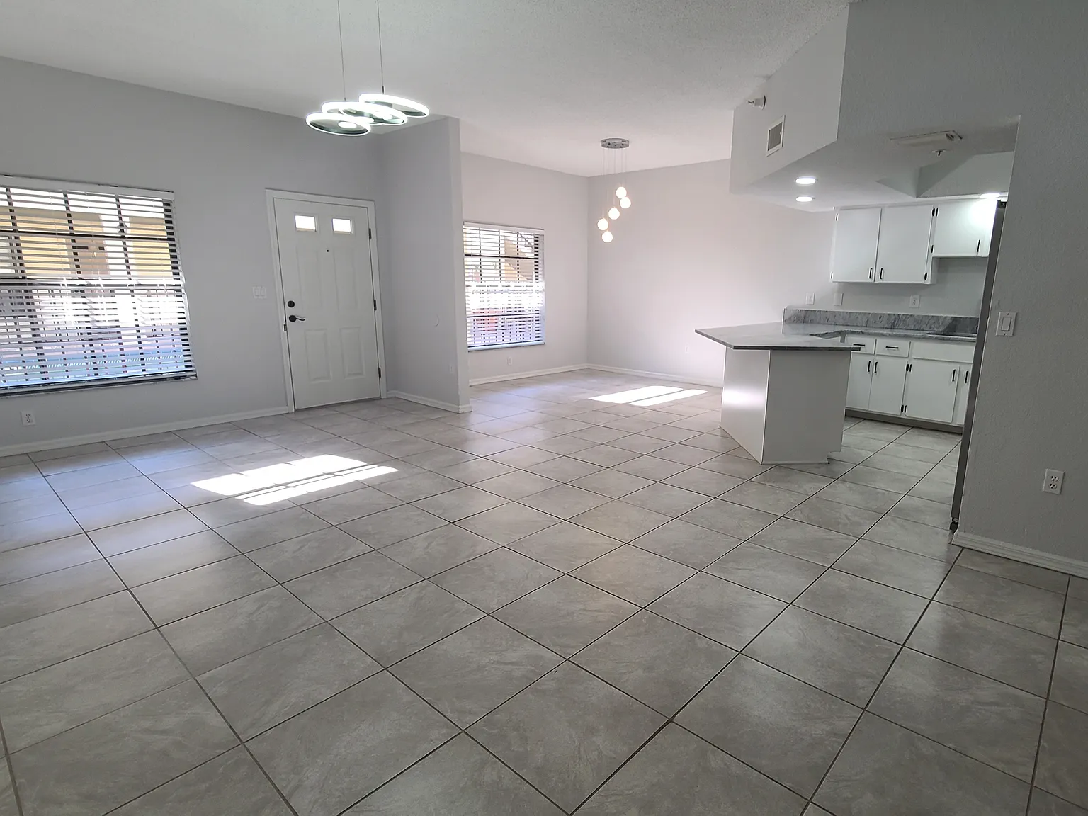 2 bed, 1050 sqft, $1,550 — Photo 4