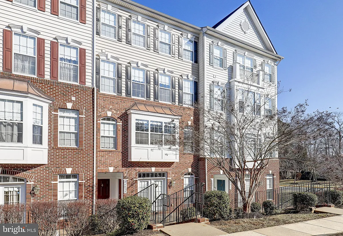 Building Photo - 14873 Cloverdale Rd #78