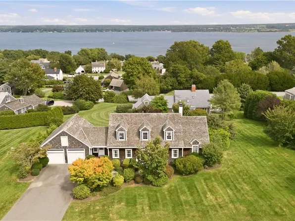 80 Holman St, Portsmouth, RI 02871