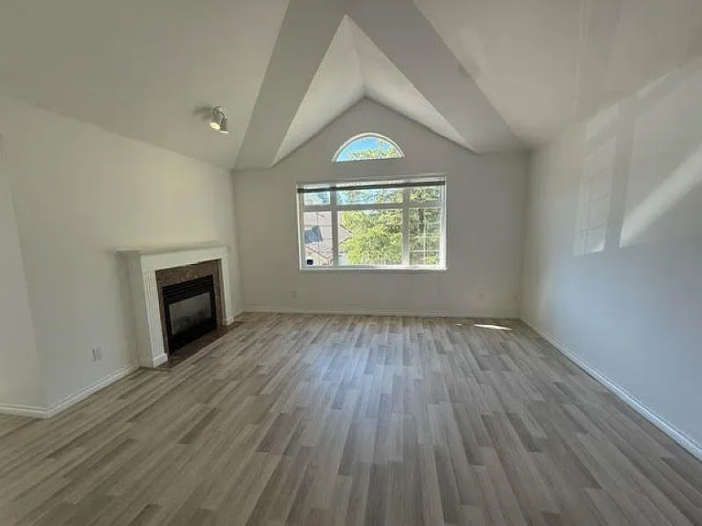 16XX Plateau Cres — Photo 2